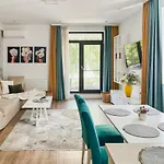 Smaranda Park Apartmán *